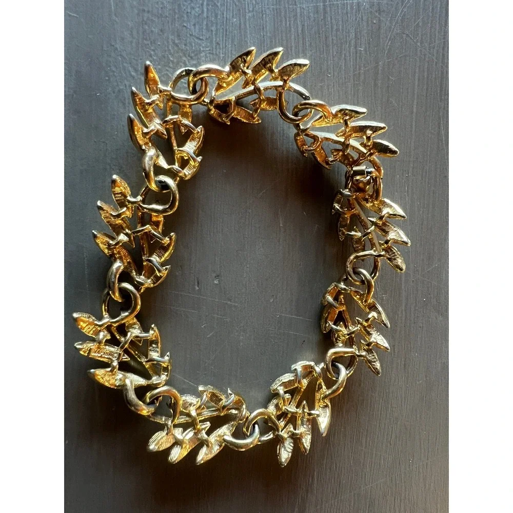Napier Leaf Bracelet 7.5